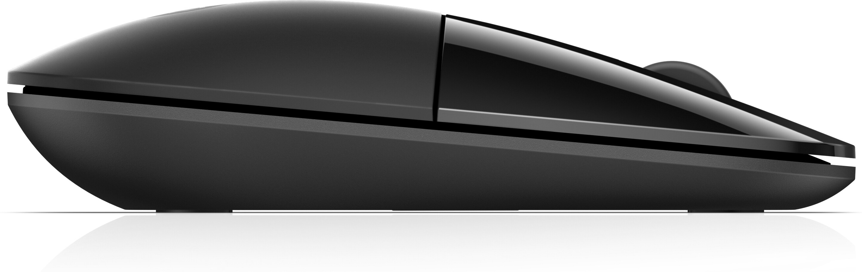 Une souris d'ordinateur noire avec deux boutons et une molette. Elle est sur une surface blanche.