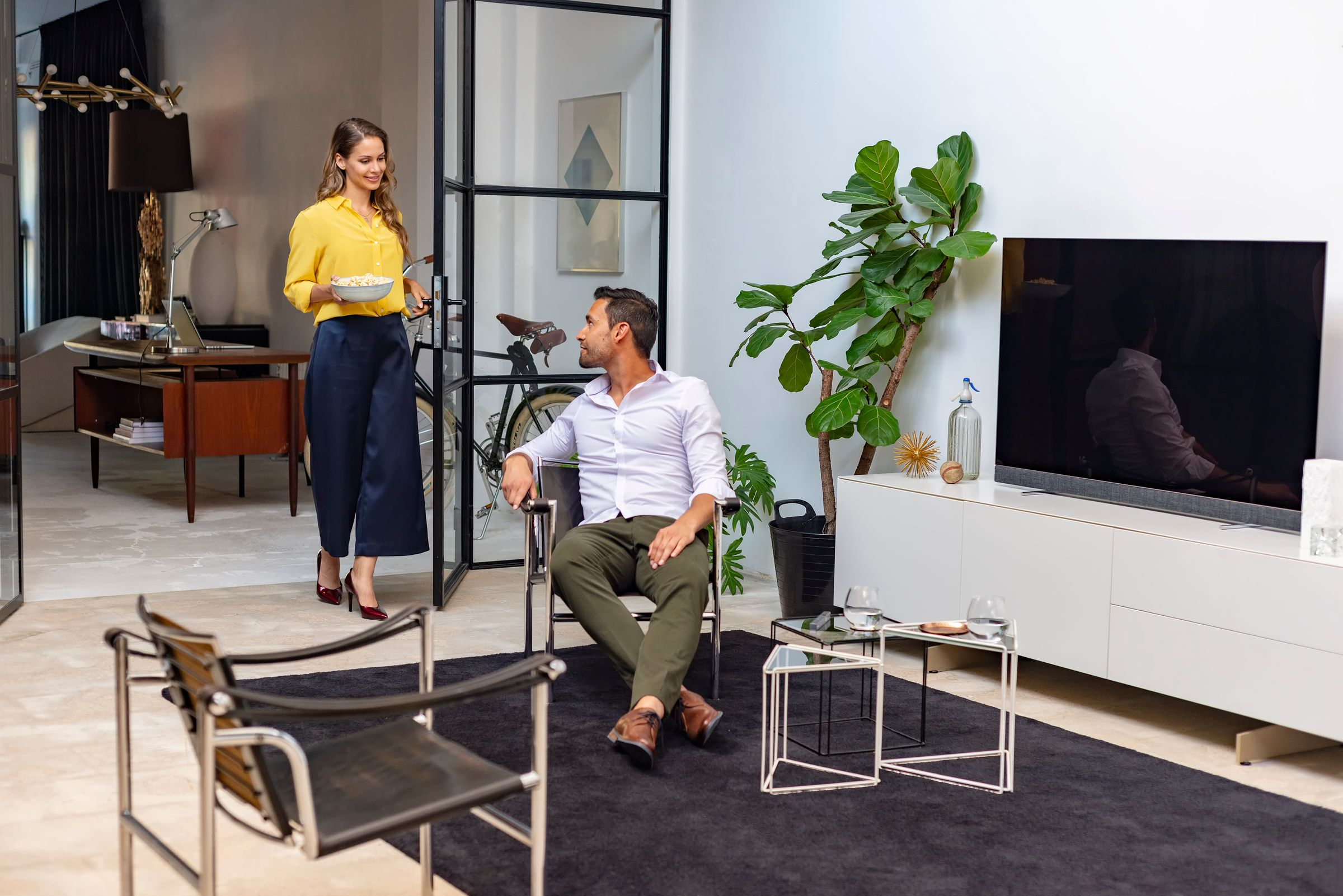 TV OLED 55" - Philips Android 55OLED903/12, UHD 4K, Ambilight 3 lados, P5, HDR Perfect, 4 HDMI
