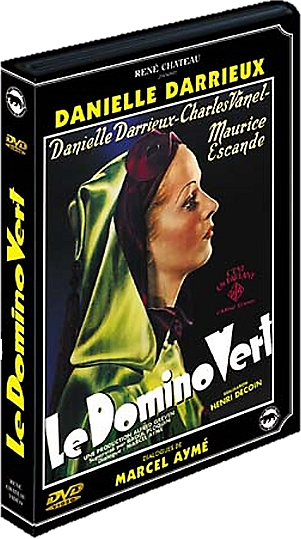 Pochette de DVD, 'Le Domino Vert', avec une femme à capuche verte, boîtier noir, titre du film en or.