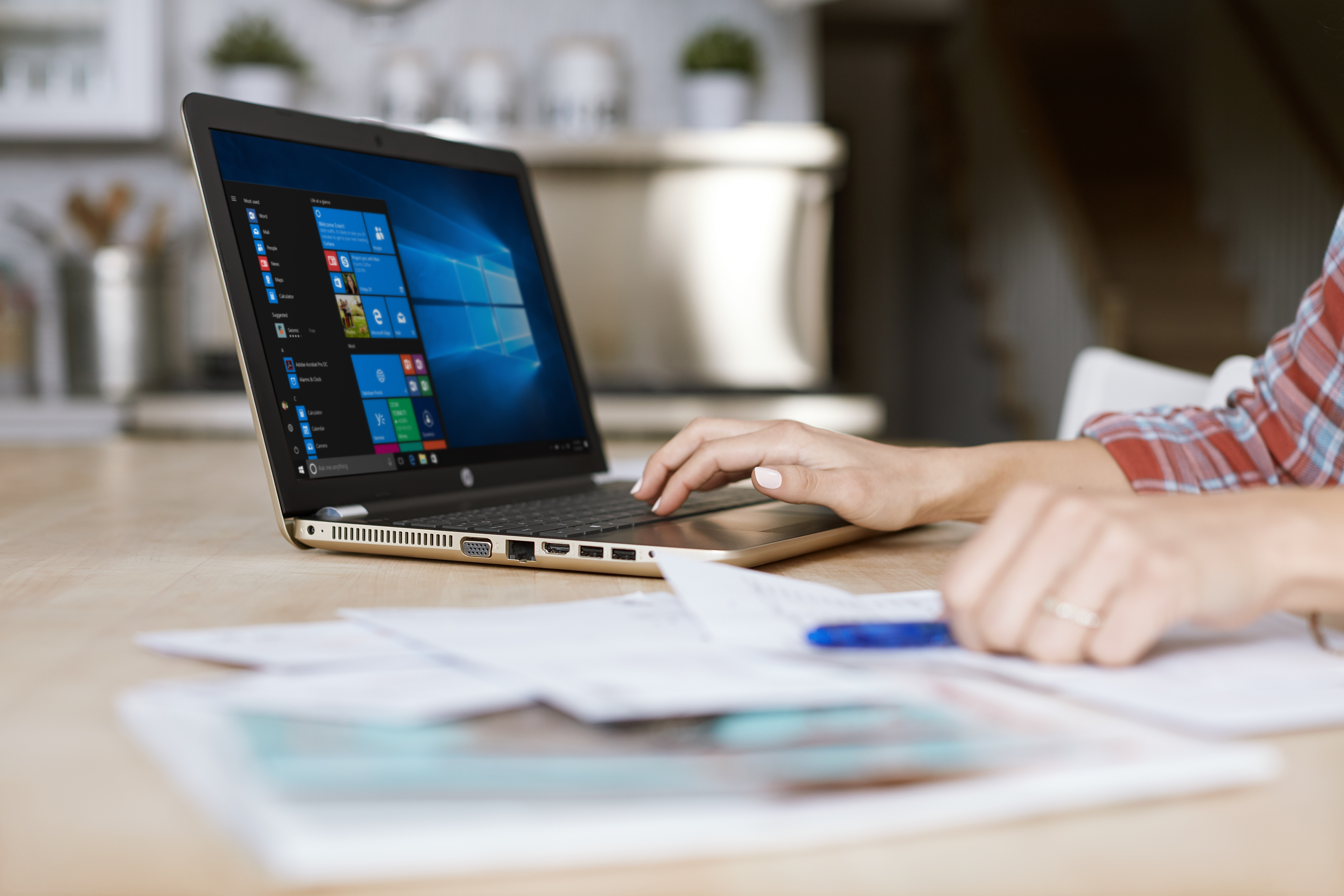 HP 15-bs571ng - 15,6 Zoll - Intel® Pentium® N3710 - 4 GB - 1 TB - Intel® HD 405 - Windows 10 Home (64 Bit)
