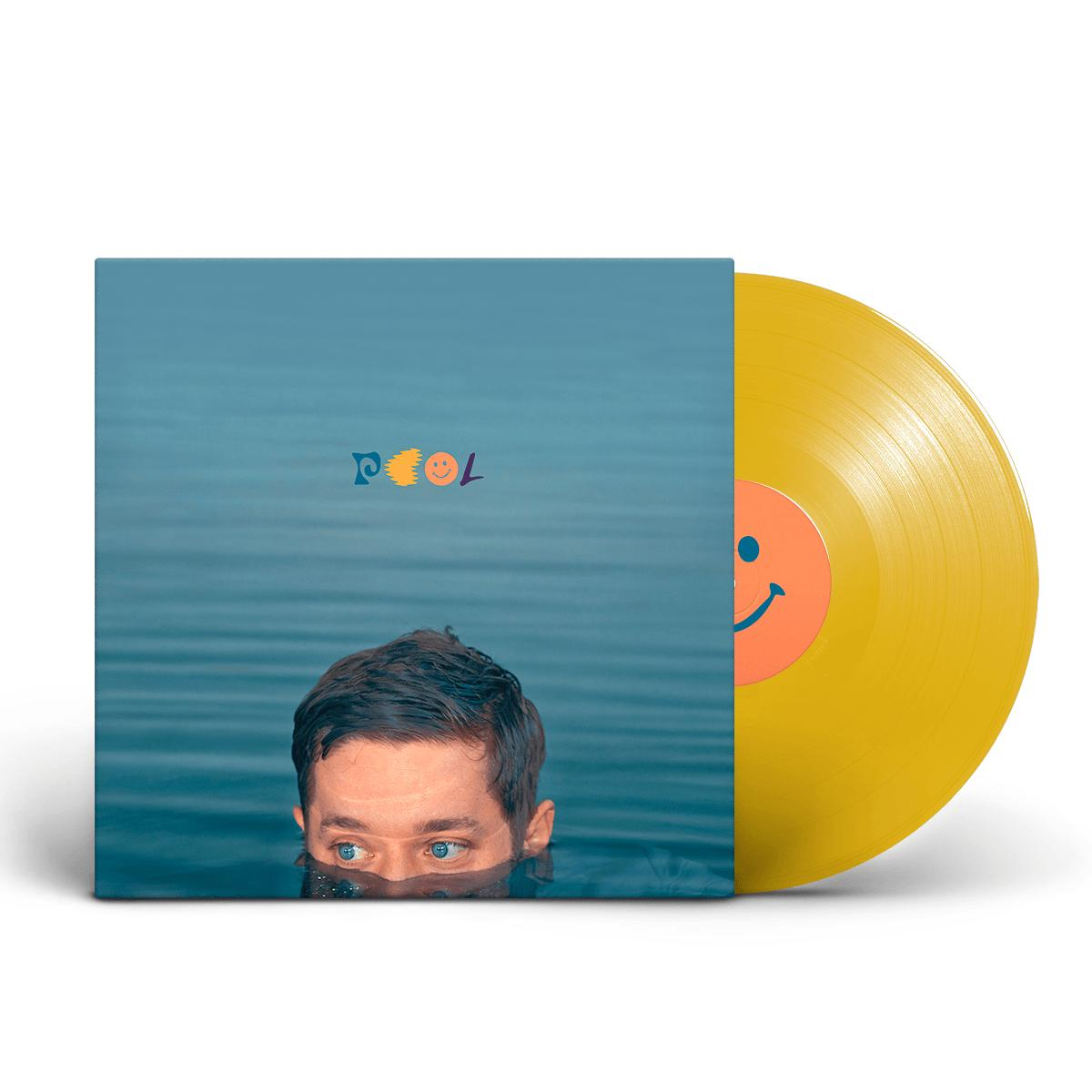 Ein Vinyl-Albumcover mit einem Mann im Wasser und einem Smiley-Gesicht.