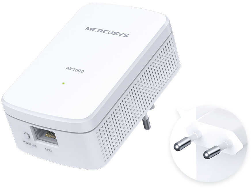 Fehér powerline adapter Mercusys logóval és dugóval, fehér alapon.