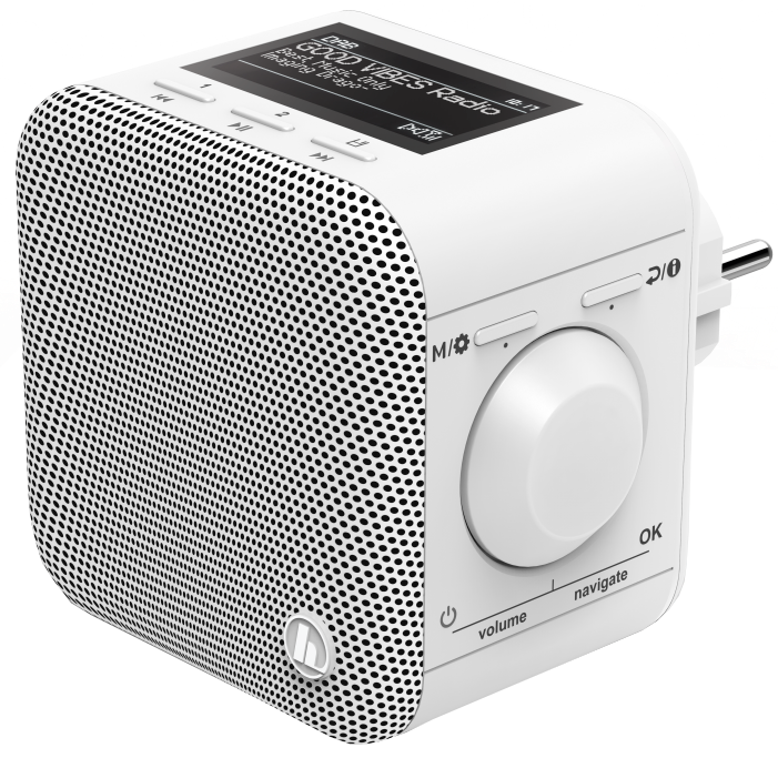 Een witte, kubusvormige radio met een zwart rooster en knoppen, aangesloten op de muur.