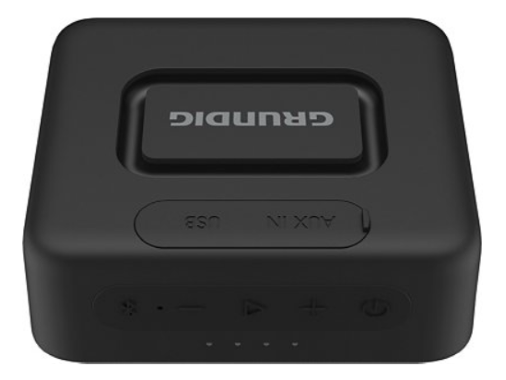 Altavoz Grundig negro. Tiene puertos USB, AUX IN y botones de control. La marca está en la parte superior.