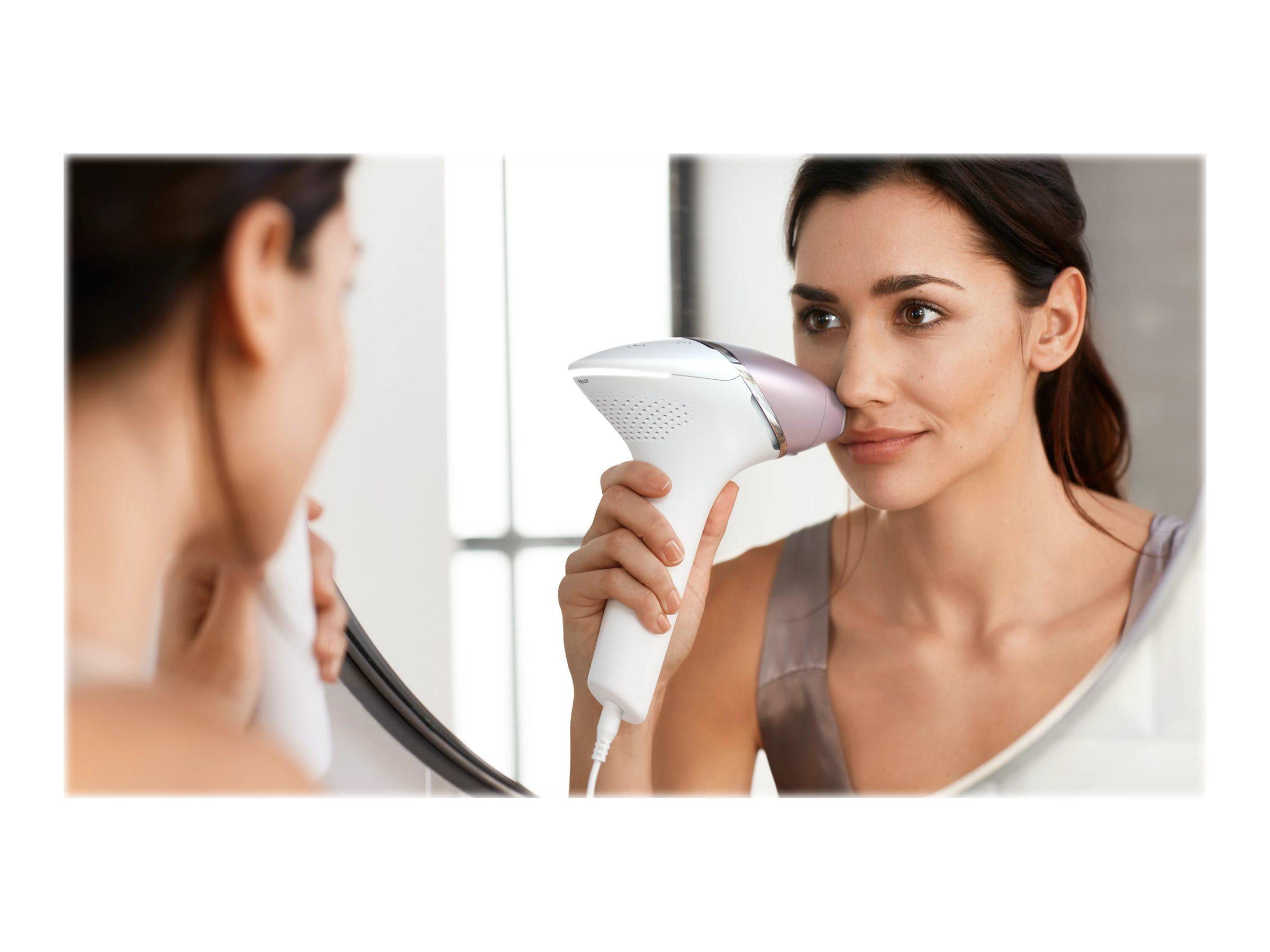 PHILIPS BRI 949/00 Lumea Prestige IPL-Haarentfernungsgerät mit 4 Aufsätzen + Korrekturtrimmer IPL-Haarentfernungsgerät (Weiß, mit , Netzbetrieb)