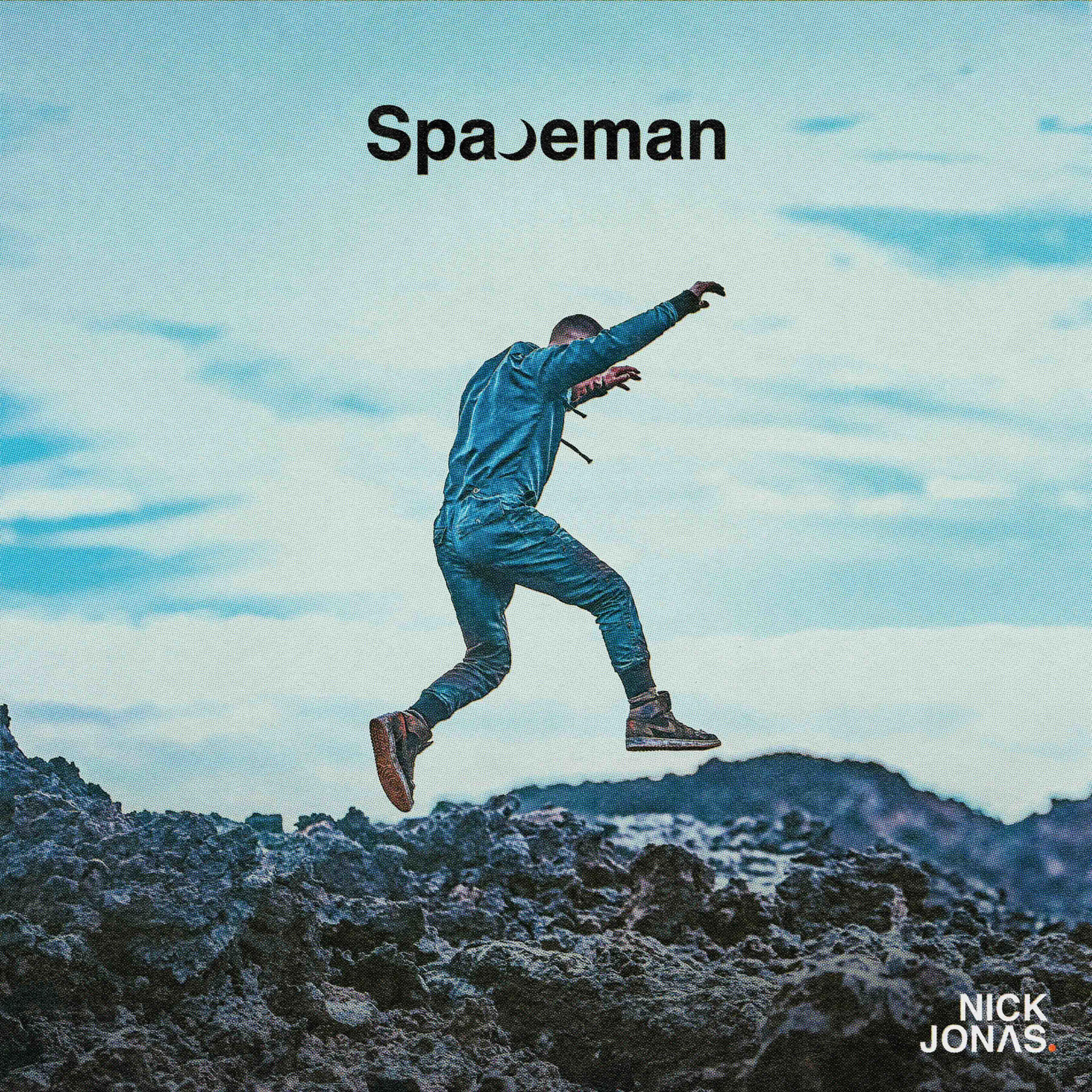 Albumcover mit einem Mann, der über Felsen springt. Text 'Spaceman' und 'Nick Jonas'.