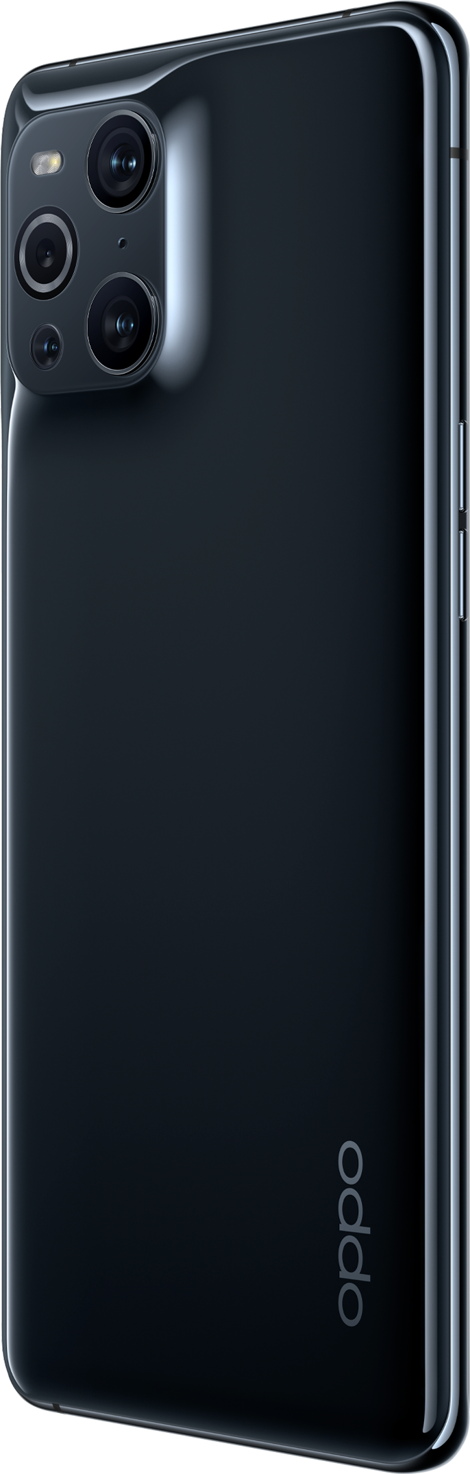 Zwarte smartphone met drievoudige camera. Oppo logo zichtbaar. Schuine weergave.