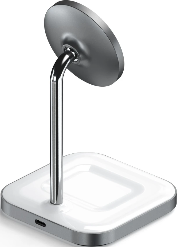 Un support de téléphone argenté et blanc avec une surface de chargement circulaire et une base carrée.