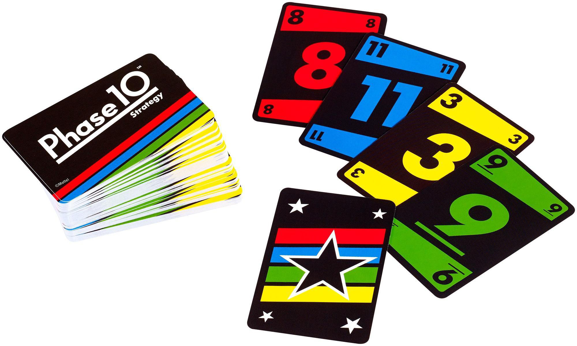 Phase 10 Kartenspiel mit Karten auf einer weißen Oberfläche ausgebreitet.
