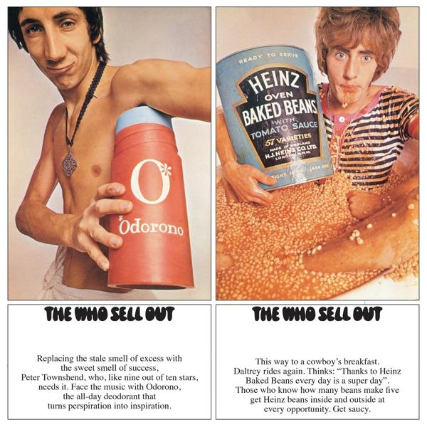 Twee mannen met vintage producten. Eén houdt een deodorant vast, de ander een blik baked beans. Beiden adverteren.
