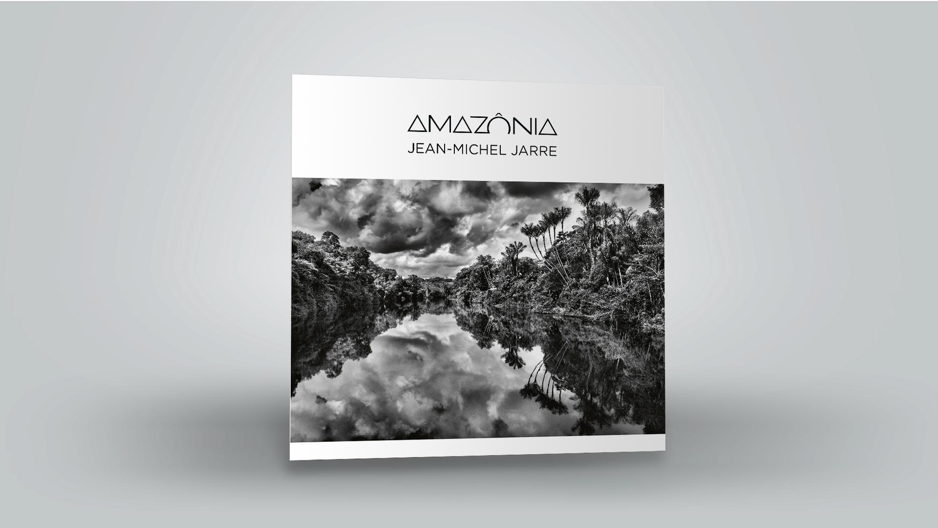 Amazonia-Buchcover. Schwarz-Weiß-Bild eines Flusses und Dschungels.