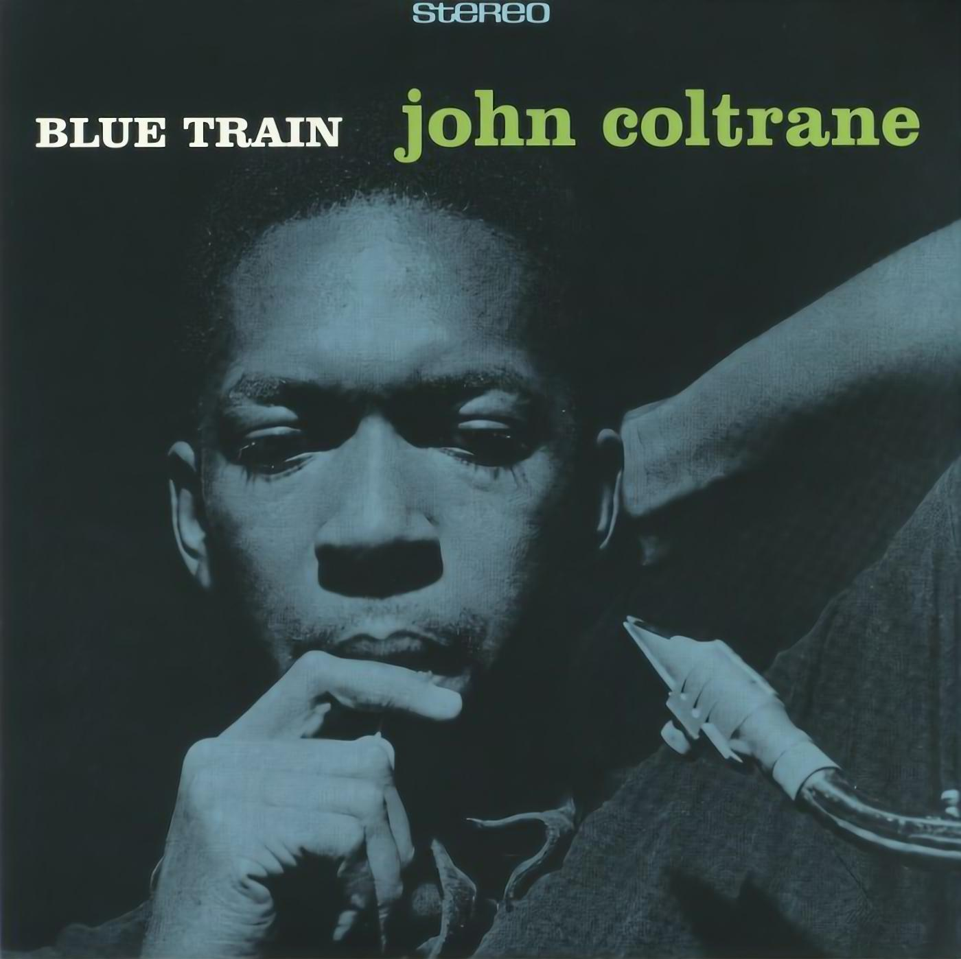 A Blue Train című album borítója John Coltrane-től. Coltrane arcának fekete-fehér képe, a háttérben egy szaxofonnal.