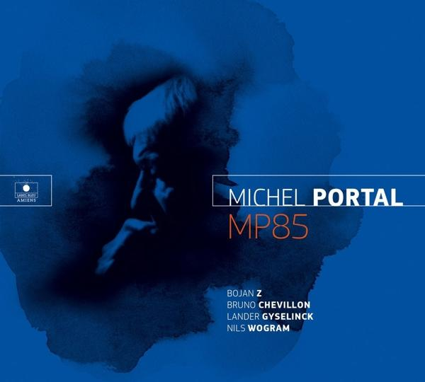 Pochette d'album bleue avec un design abstrait et du texte, avec Michel Portal.