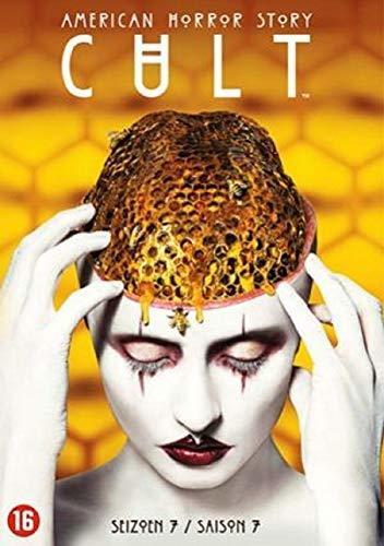 Couverture du DVD American Horror Story. Une femme avec un nid d'abeilles sur la tête.