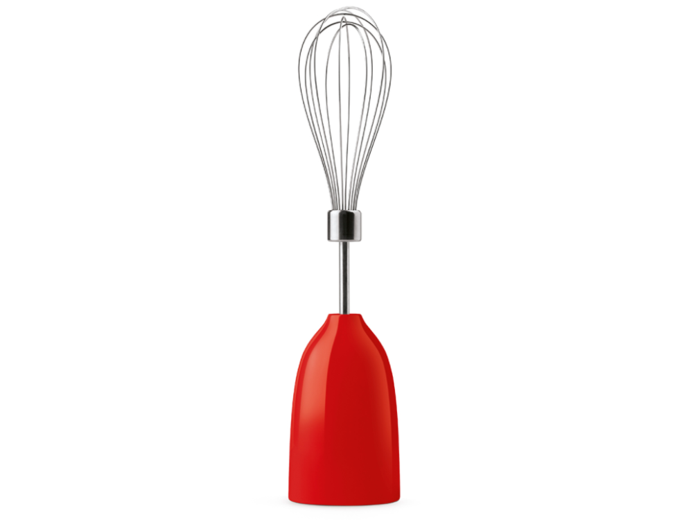 Accesorio de batidora de mano rojo con un batidor de plata sobre fondo blanco.