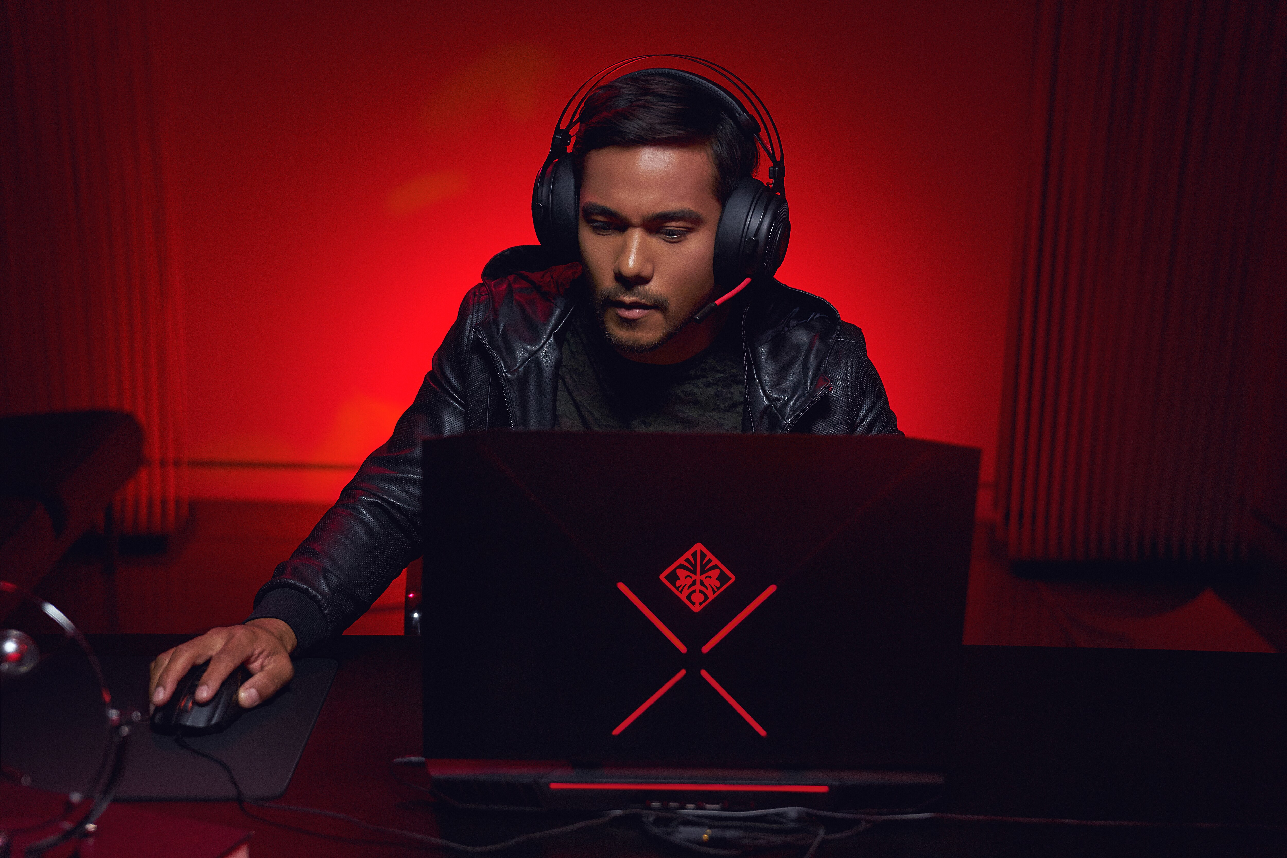 HP 2PJ71EA Omen X i7-7820HK 32GB 1TB+512 SSD Win10 Gaming Laptop Siyah