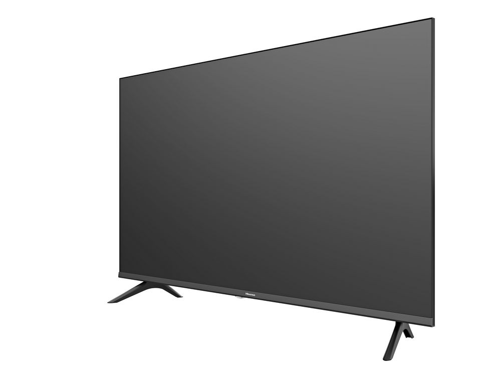 Un televisor Hisense sobre un fondo blanco.