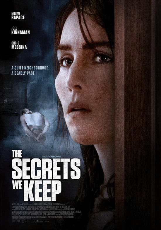 Filmposter toont het gezicht van een vrouw, met de titel 'The Secrets We Keep'.