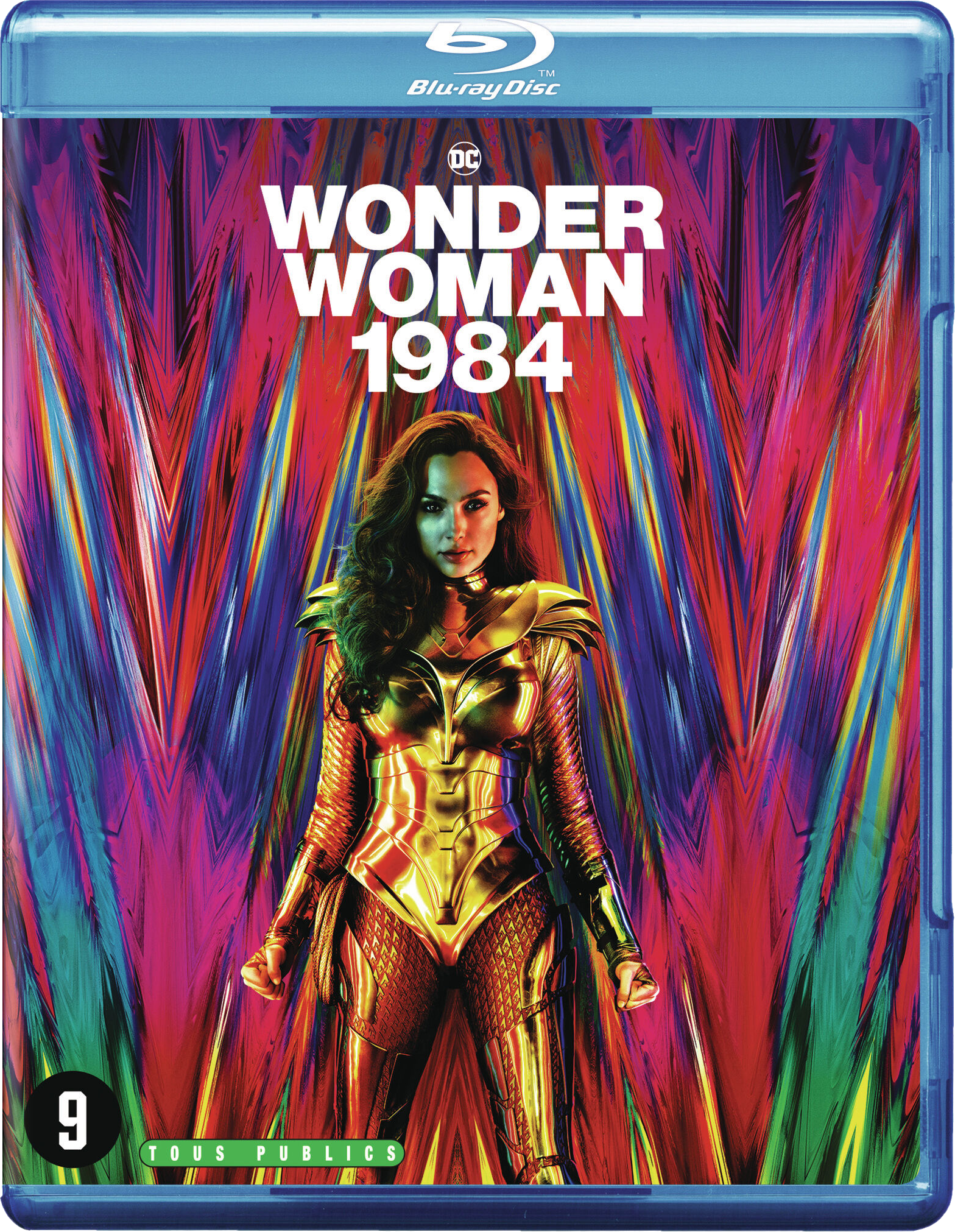 Couverture DVD de Wonder Woman 1984. Wonder Woman en armure se tient devant un arrière-plan coloré.