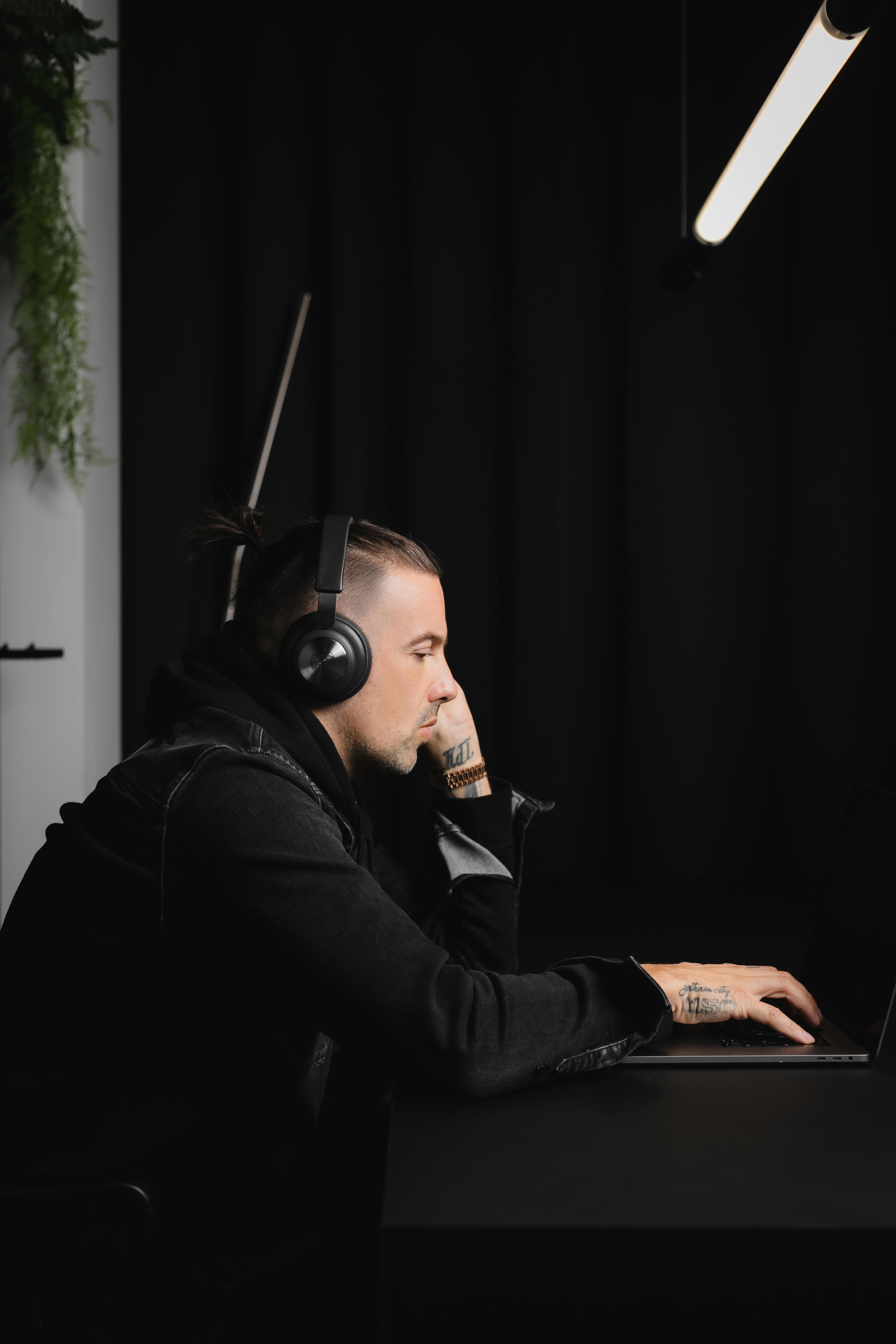 BANG&OLUFSEN H4 2nd Gen RAF Camora, Over-ear Kopfhörer Bluetooth Black Anthracite