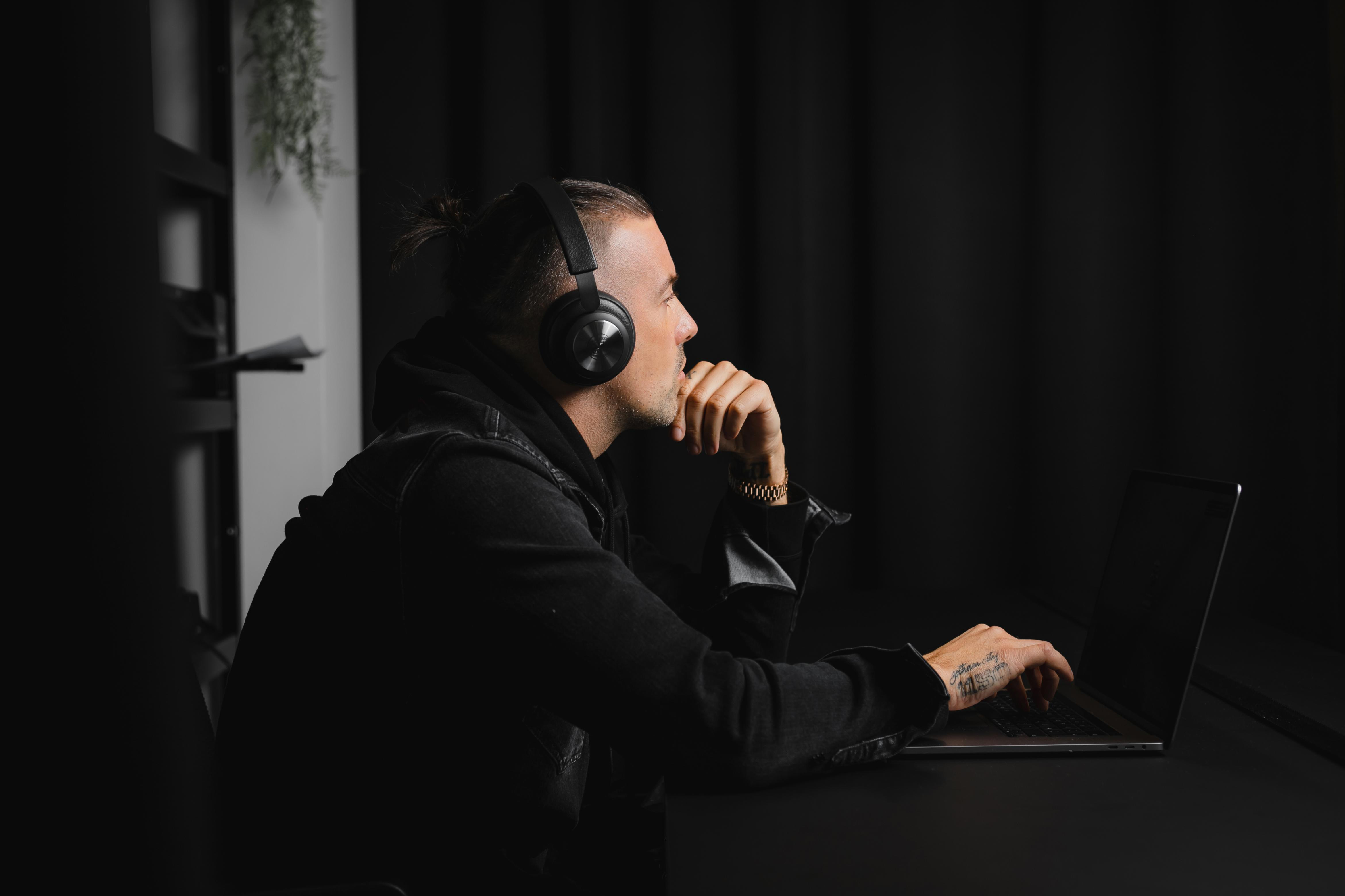BANG&OLUFSEN H4 2nd Gen RAF Camora, Over-ear Kopfhörer Bluetooth Black Anthracite