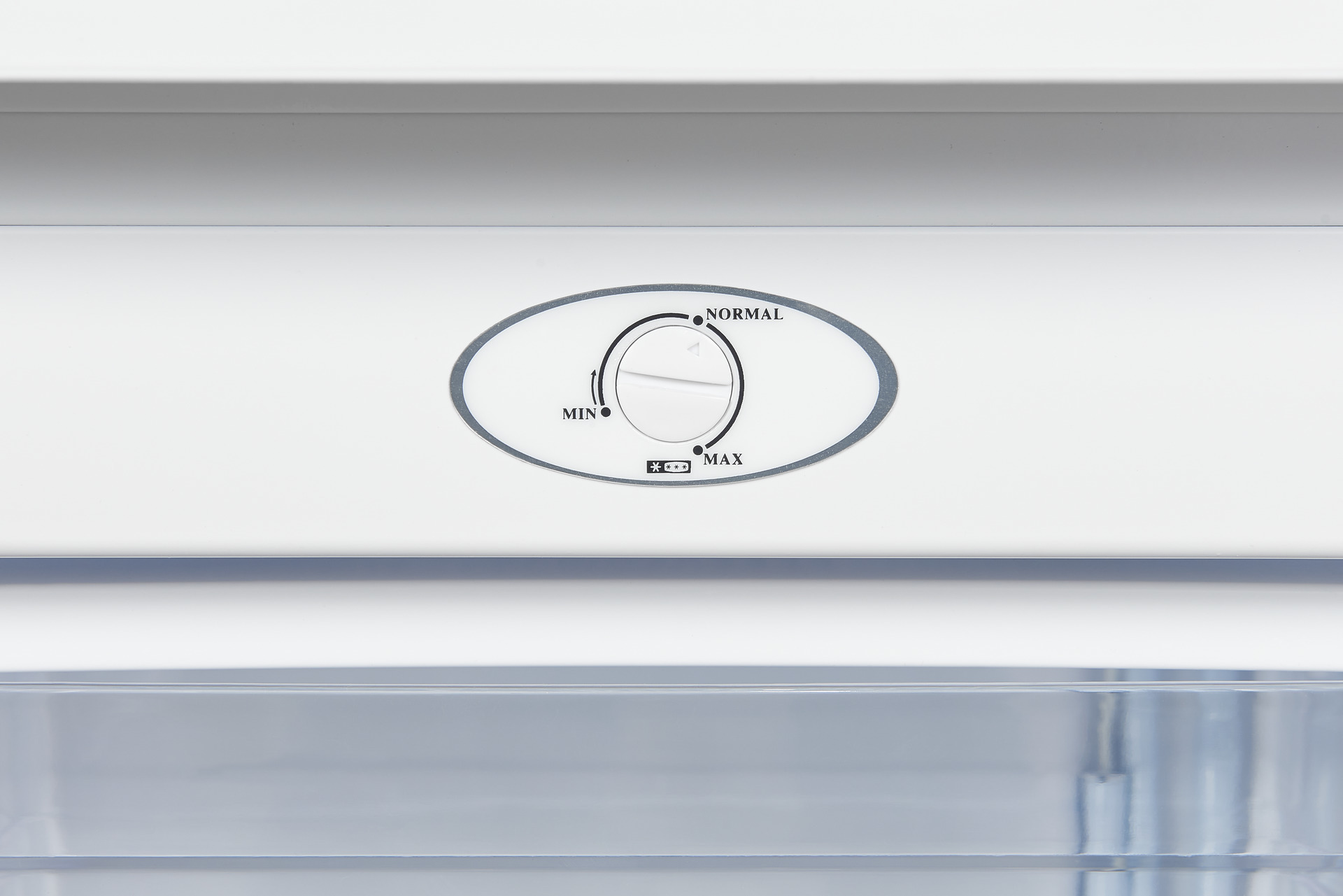 Kühlschrank-Temperaturregler mit 'MIN'- und 'MAX'-Markierungen. Ovale Form, weiße Oberfläche.