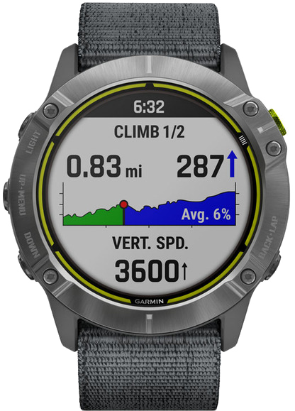 A Garmin óra mászó statisztikákat jelenít meg: idő, távolság, szintemelkedés és függőleges sebesség. Egy grafikon mutatja a magasságváltozásokat.