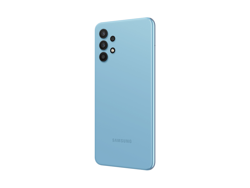 Teléfono azul, vista trasera, con triple cámara y el logotipo de Samsung en la parte inferior.