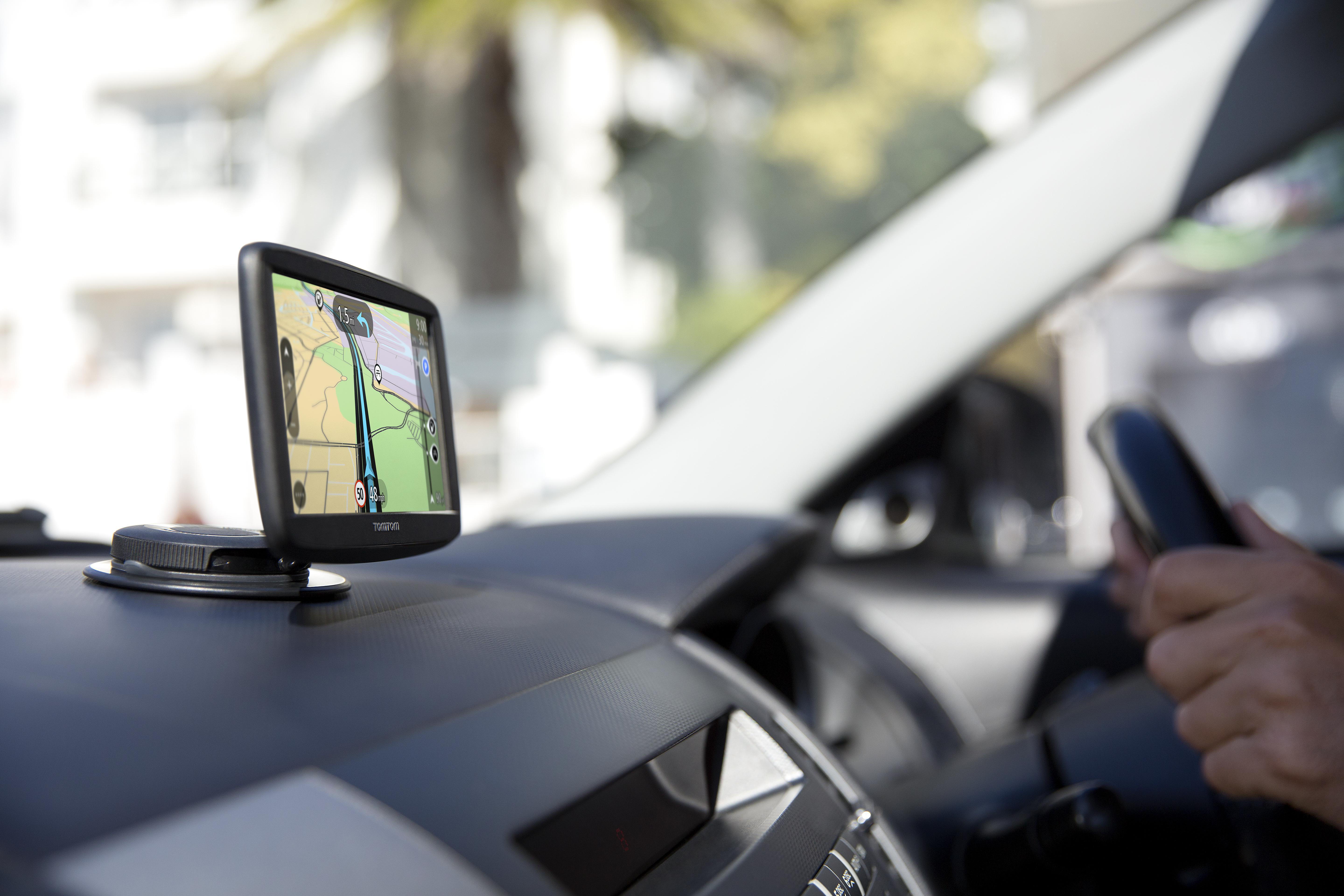 TomTom Navigationsgerät Start 52 (5 Zoll, Karten-Updates Europa, Fahrspurassistent, TMC, umkehrbare Halterung)