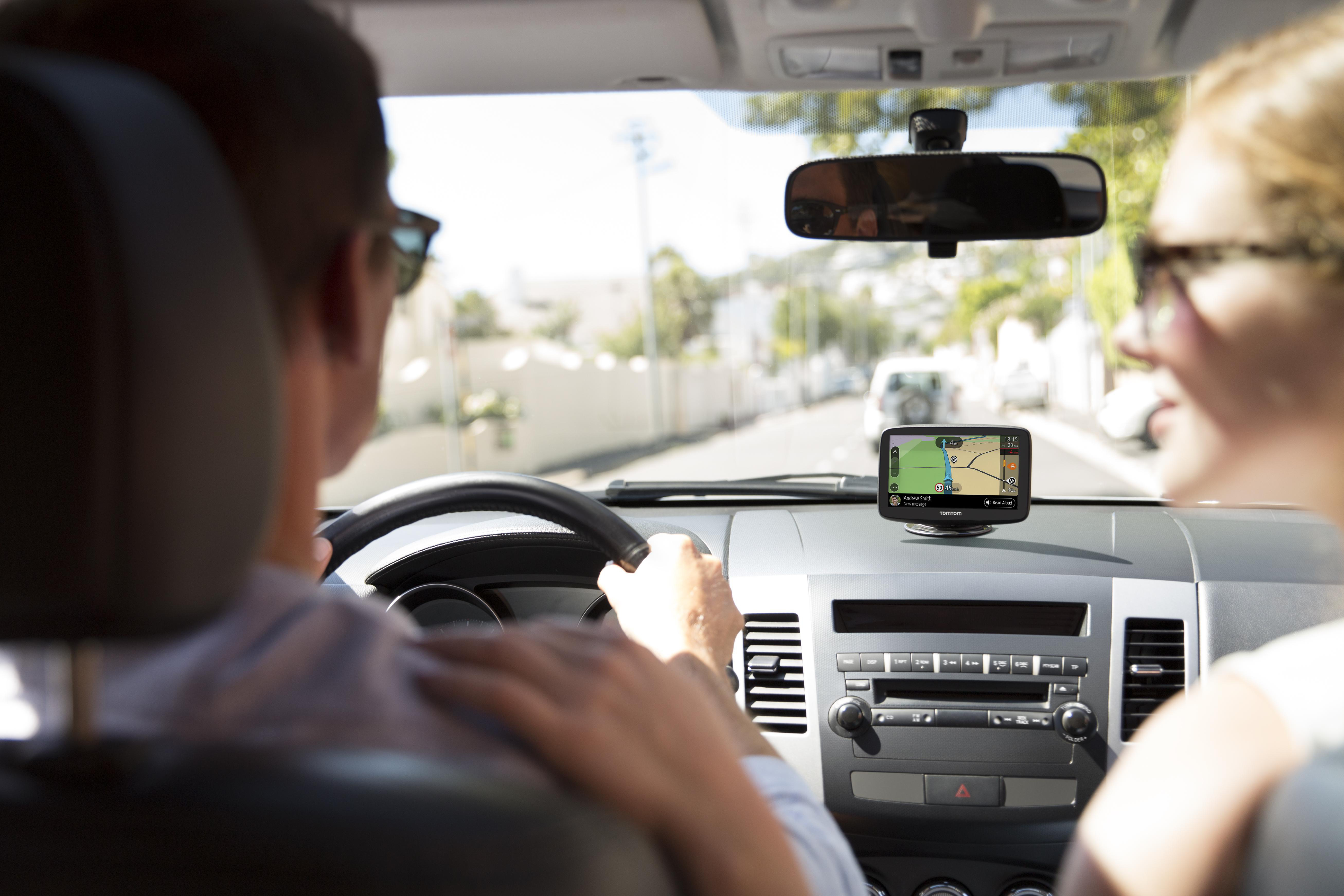 TomTom Navigationsgerät GO Basic (6 Zoll, Stauvermeidung dank TomTom Traffic, Karten-Updates Europa, Updates über Wi-Fi, umkehrbare Halterung)