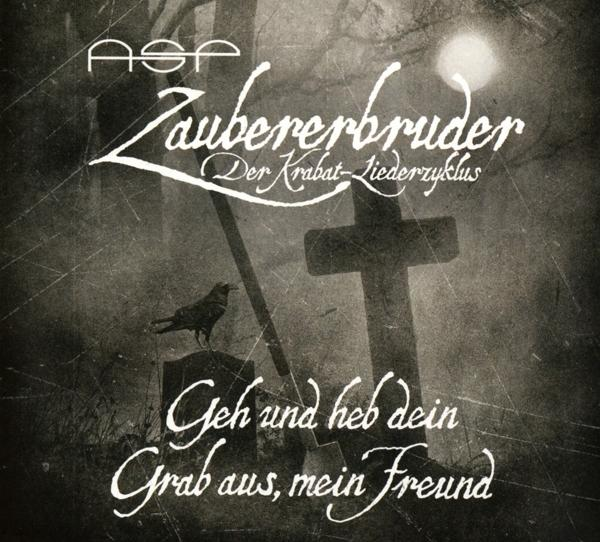 Das Bild zeigt einen Grabstein mit einer Krähe, einem Kreuz und Text auf Deutsch. Titel: Zaubererbruder. Text: Geh und heb dein Grab aus, mein Freund.