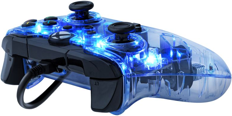 Une manette de jeu transparente et noire avec des lumières bleues à l'intérieur.