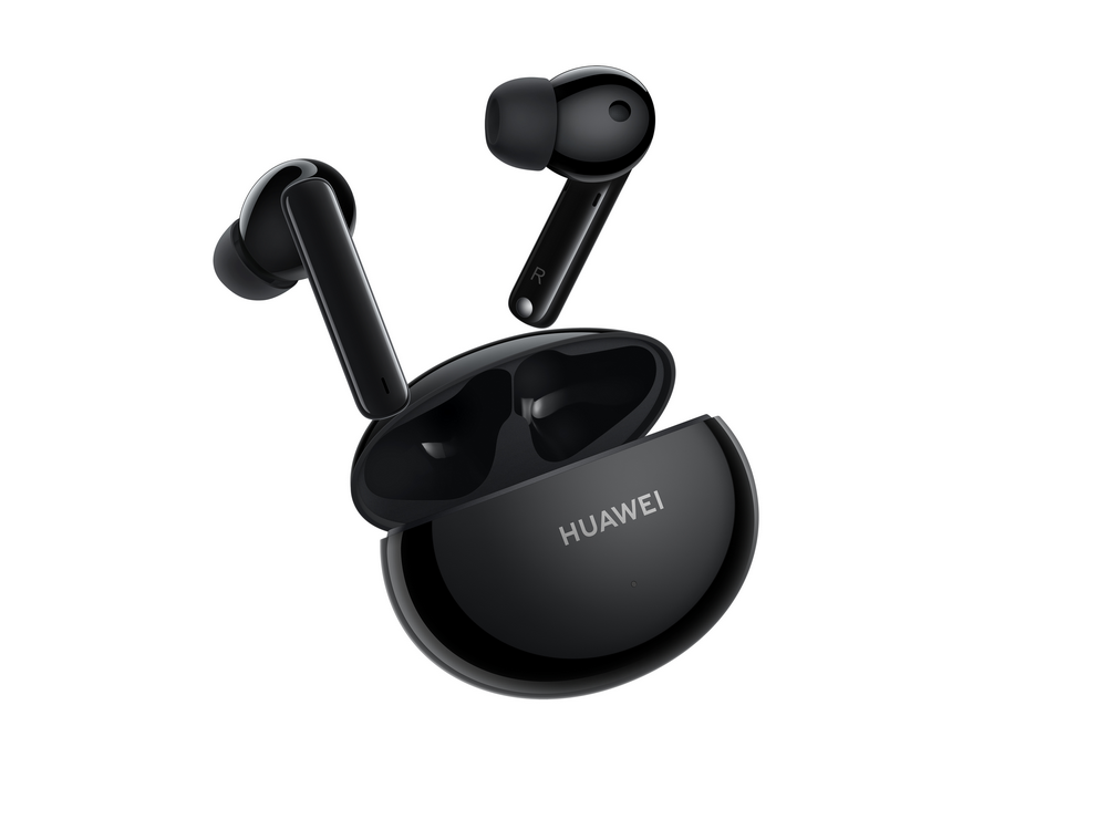 Auriculares inalámbricos negros con un estuche de carga, flotando en el aire. El estuche es negro con la palabra HUAWEI.