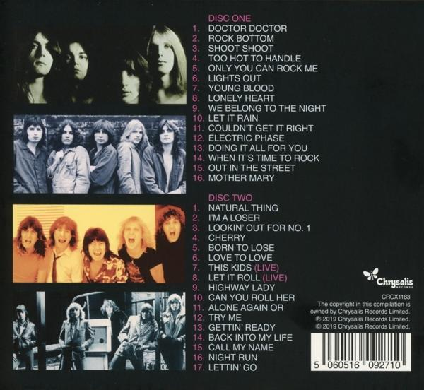 Cover des Compilation-Albums mit Bandfotos und Titelliste.