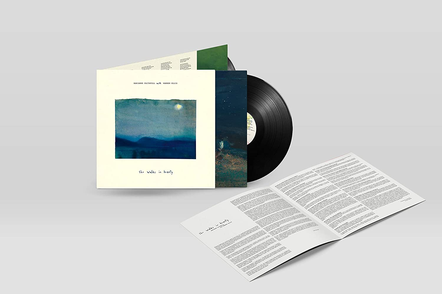 Vinil lemez, album borítóval és dalszöveggel, világos háttéren.