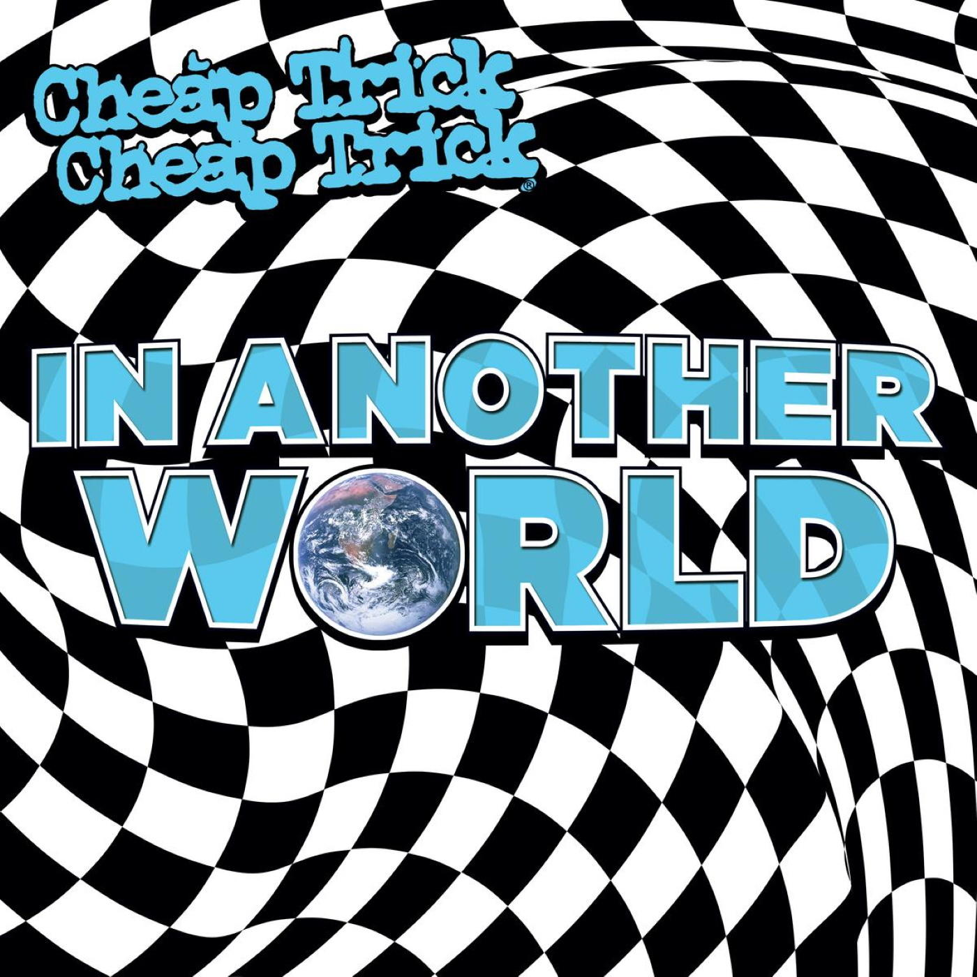 Album borító az "IN ANOTHER WORLD" szavakkal, fekete-fehér sakktáblán.