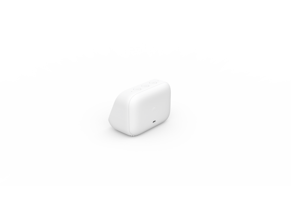 Altavoz blanco, pequeño, vista en ángulo sobre fondo blanco.