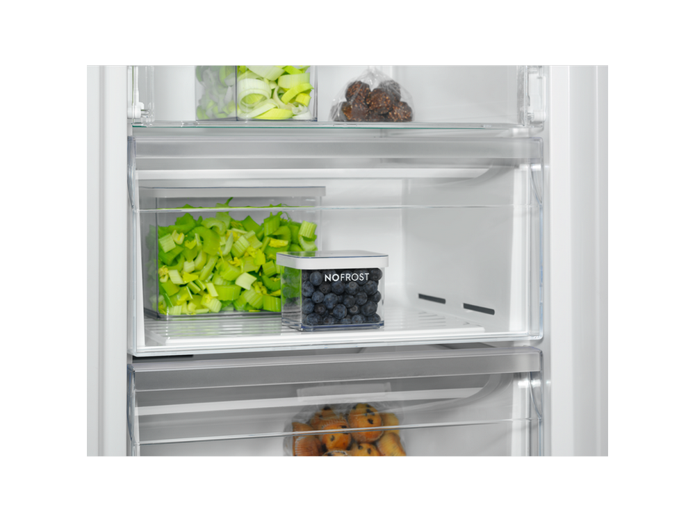 Congelador vertical - Electrolux  LUT7ME28W2, 279.9 l, No Frost, DesignLine, Iluminación LED, 186 cm, Blanco