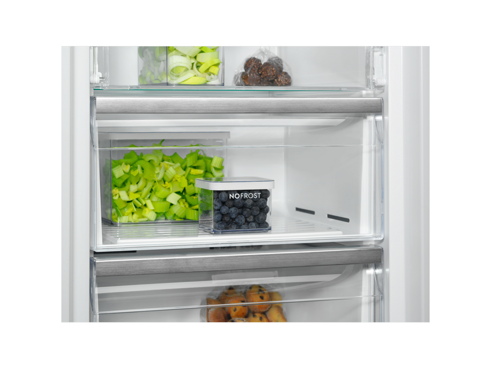 Congelador vertical - Electrolux  LUT7ME28W2, 279.9 l, No Frost, DesignLine, Iluminación LED, 186 cm, Blanco