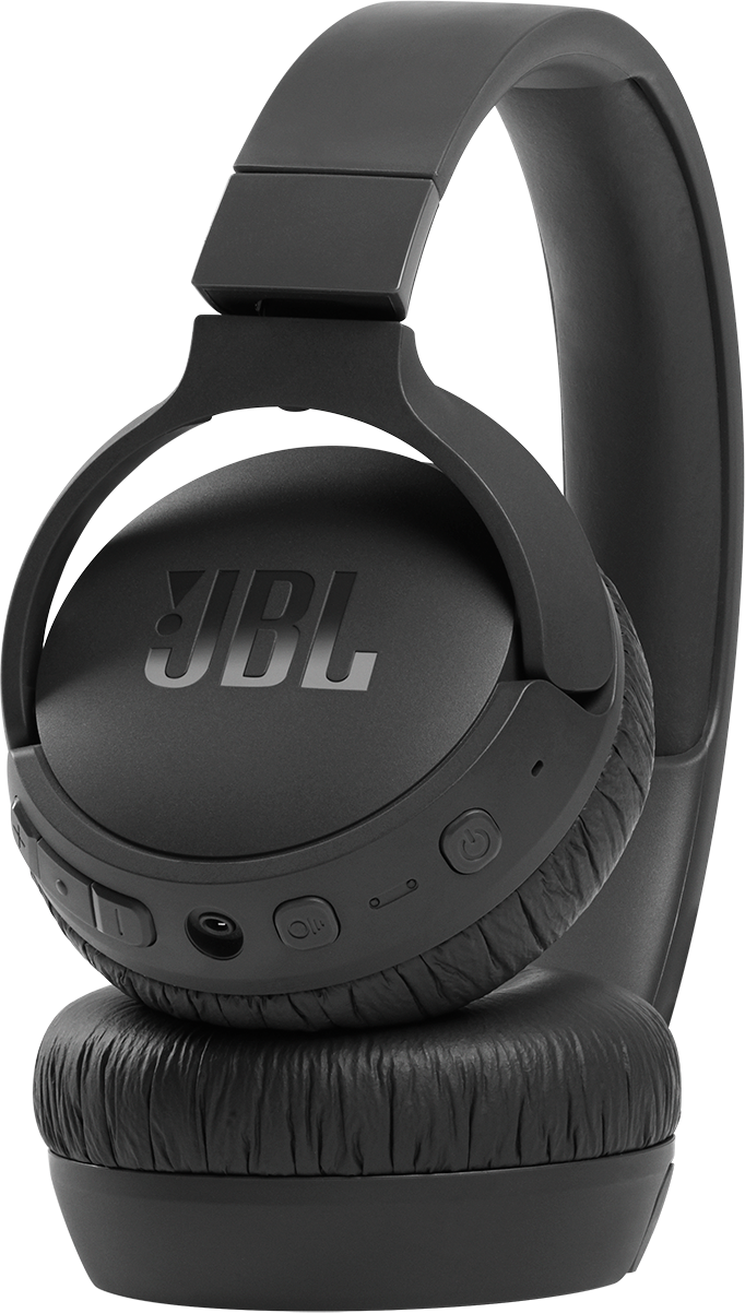 Zwarte JBL koptelefoon. Oorschelpen, hoofdband en bediening zichtbaar. JBL logo.