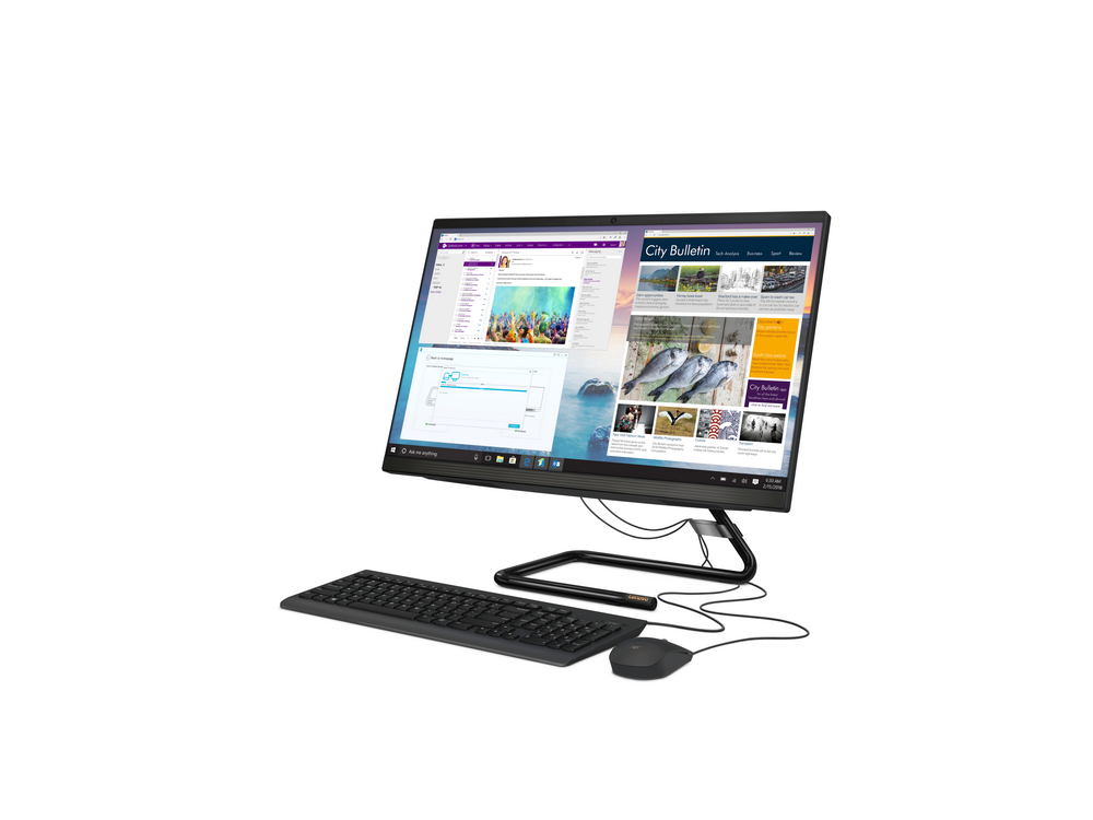 Ordenador negro todo en uno con pantalla web, teclado y ratón en el escritorio.