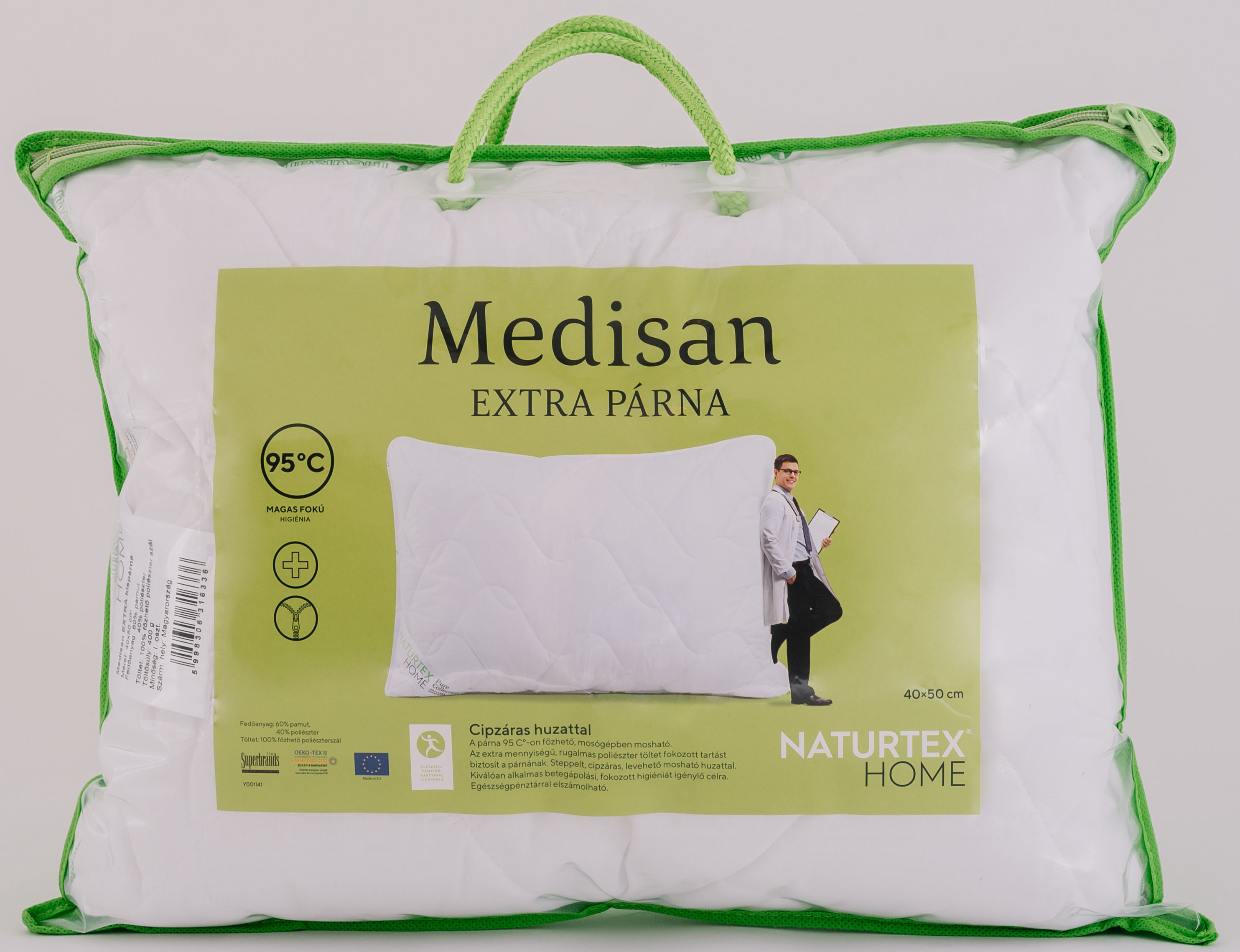 Párna egy műanyag zacskóban, 'Medisan Extra Párna' felirattal. Fehér háttér.