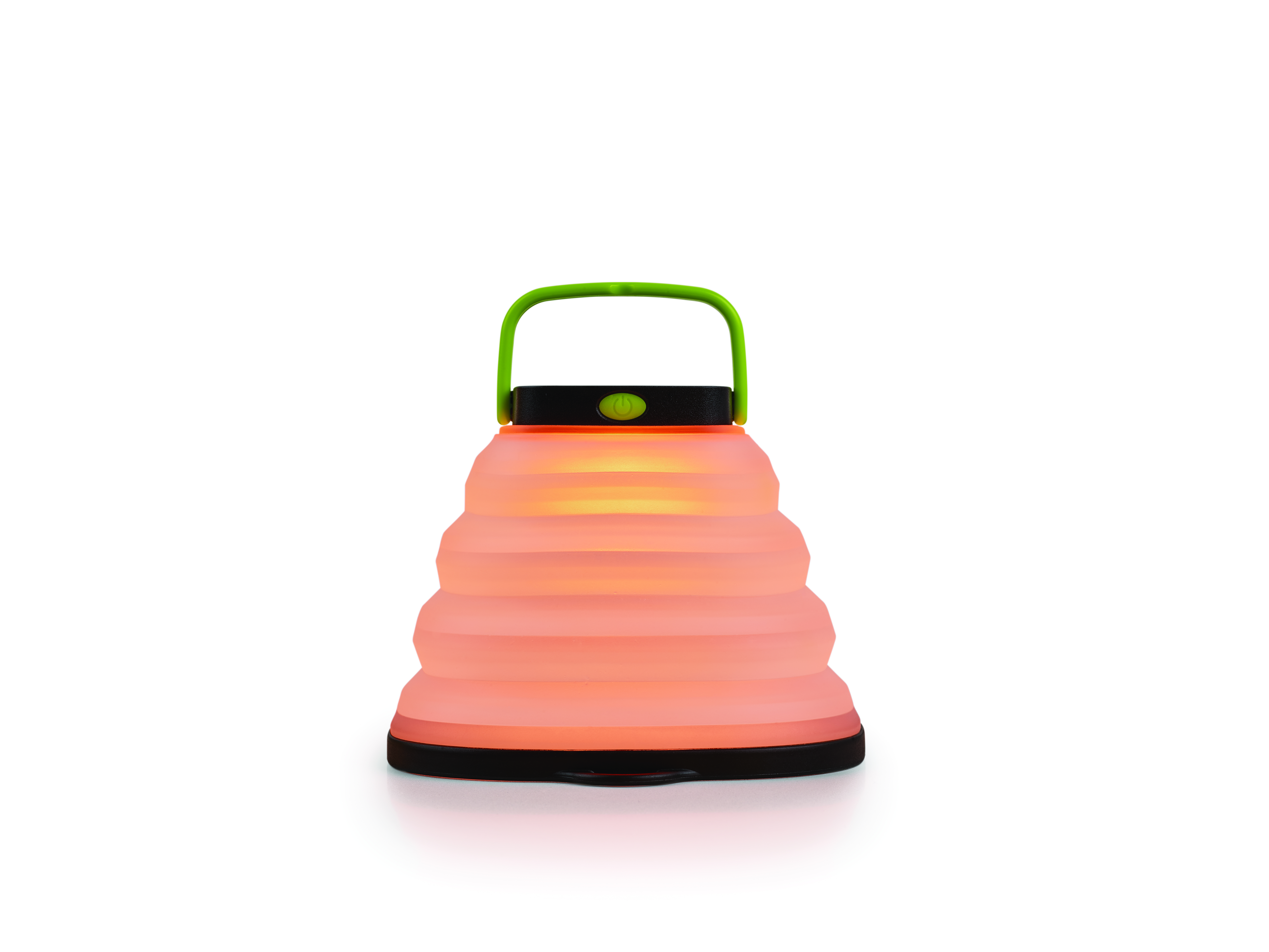 Eine zusammenklappbare Campinglaterne, orangefarbenes Licht, grüner Griff.