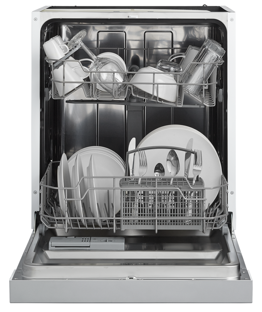 Vaatwasmachine rek met borden, glazen, kopjes en bestek erin.