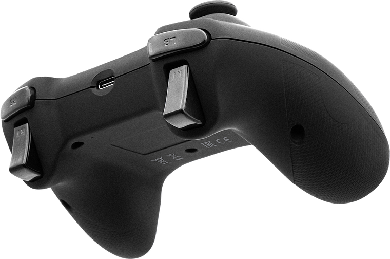 Un controller di gioco nero, vista angolata. Mostra pulsanti, grilletti e una porta USB.