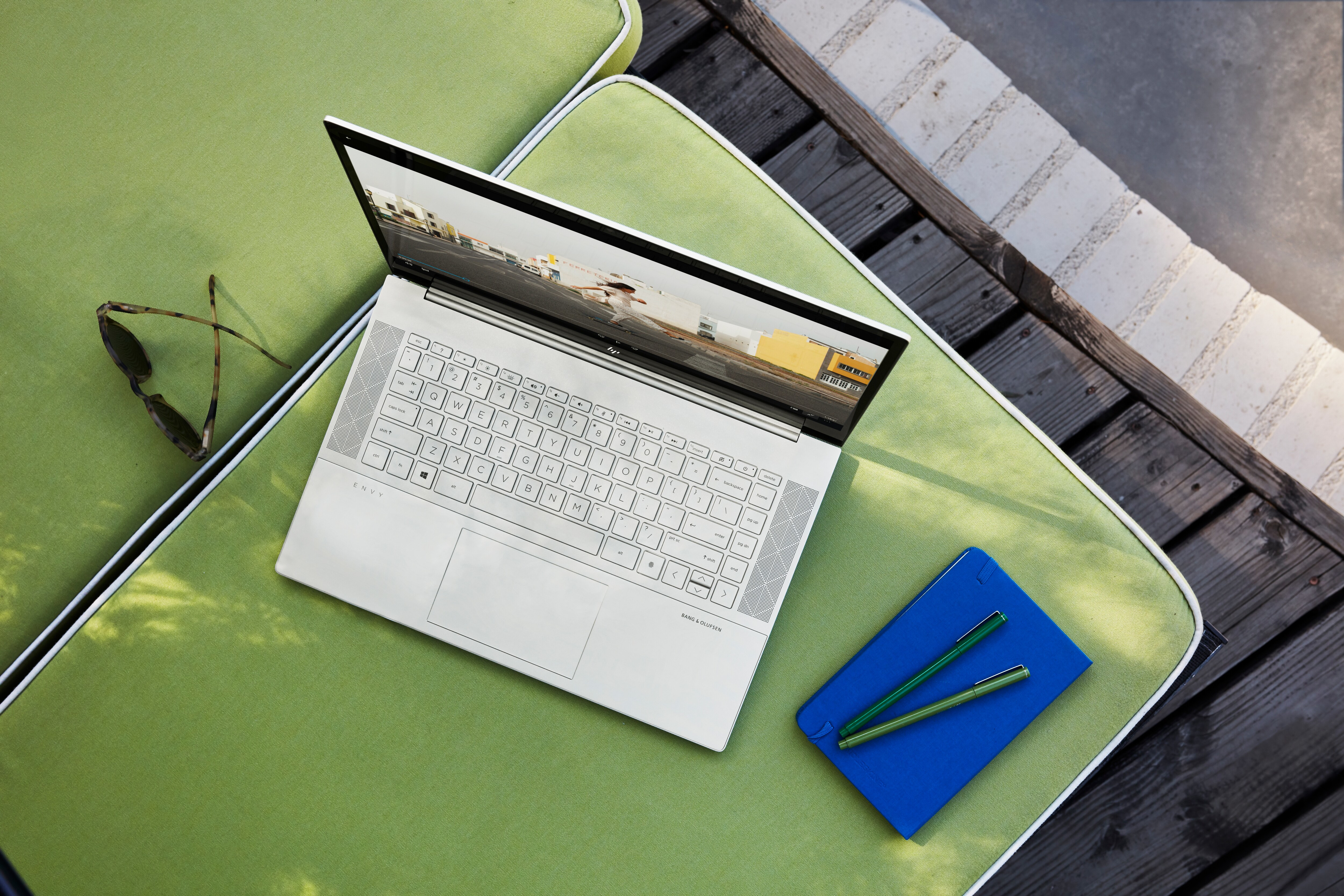 HP ENVY 15-ep0670ng - 15,6 Zoll - Intel® Core™ i7 i7-10750H - 16 GB - 512 GB - NVIDIA GeForce RTX™ 2060 Max-Q - Windows 10