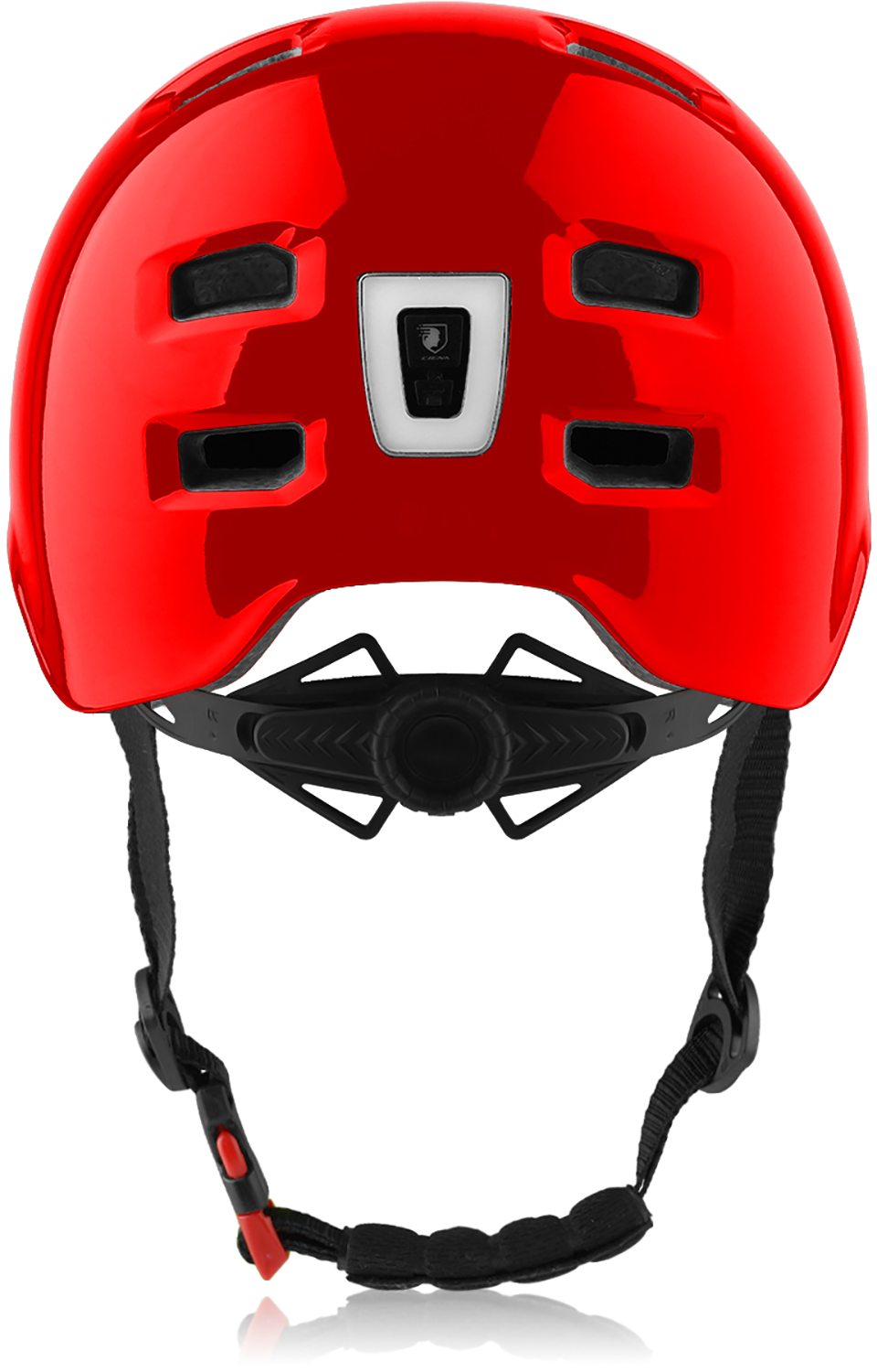 Rode fietshelm met zwarte riem. Heeft ventilatieopeningen en een wit embleem.