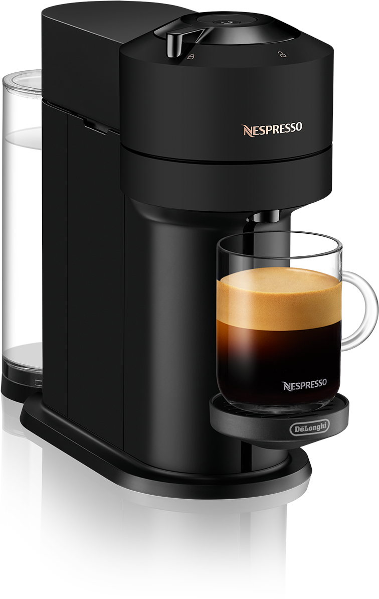 Fekete Nespresso kávéfőző egy pohár eszpresszóval fekete háttér előtt.