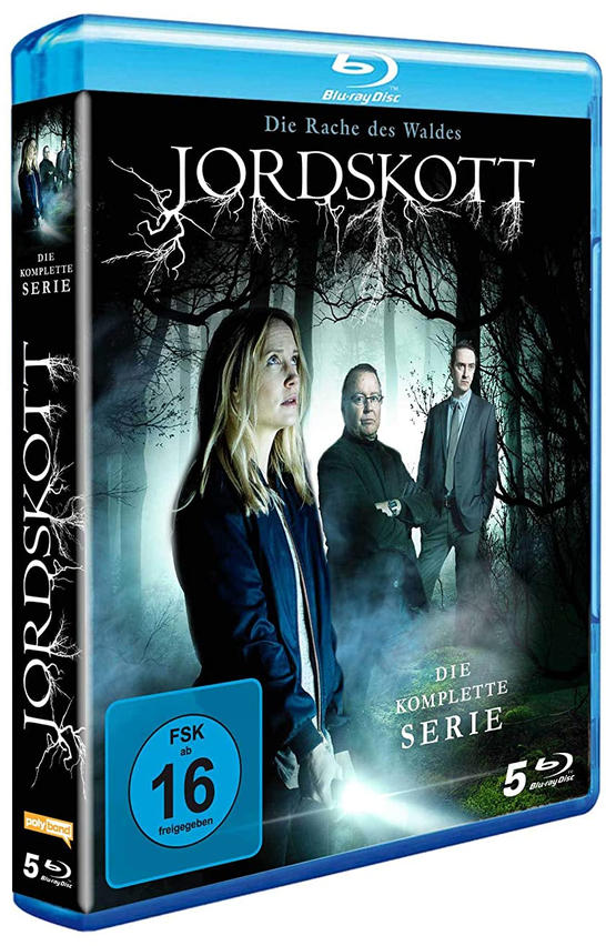 Blu-ray-Hülle mit einer dunklen Waldszene mit drei Personen, Bäumen und Text.