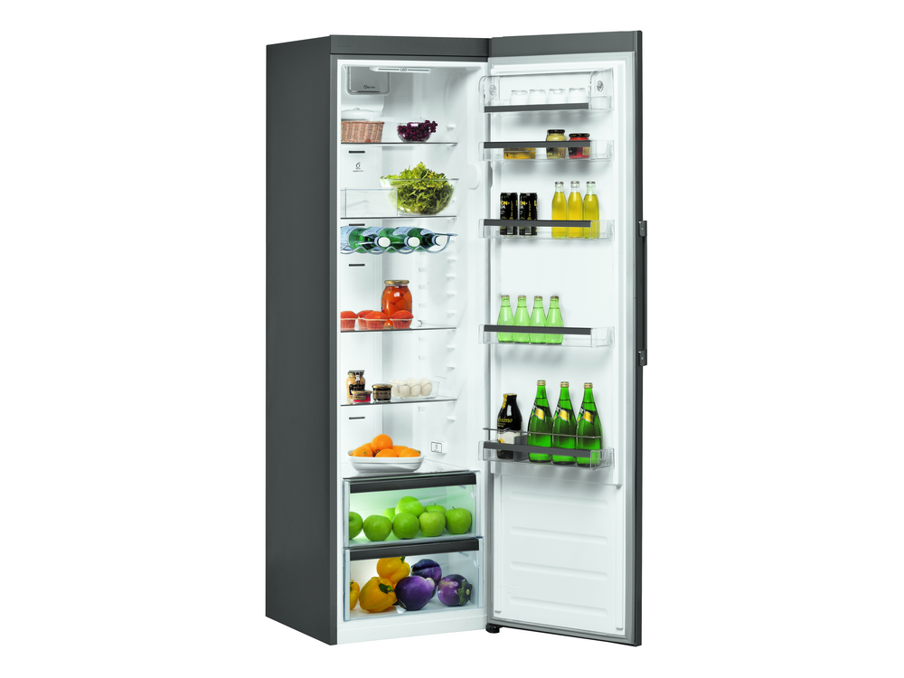 Refrigerador abierto lleno de comida. Incluye frutas, verduras y bebidas.